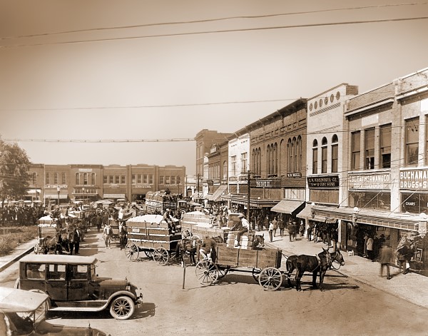 The north side of the Murfreesboro Public Square in 1923.