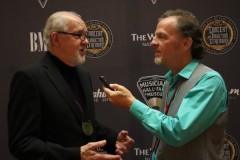 Norbert Putman speaks with Steve Morley at the 2019 Musicians Hall of Fame Induction Ceremony. Photo by Johnathan Pushkar