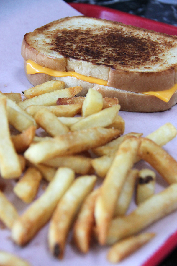 All American Cafe: Murfreesboro Diner Serves Burgers, Philly Steaks ...
